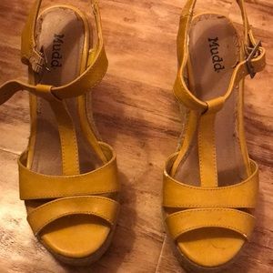Adorable yellow wedges